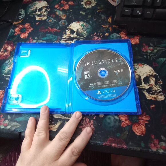 Injustice 2 PS4 Game Complete Case & Disc DC Fighting Game - Picture 2 of 3